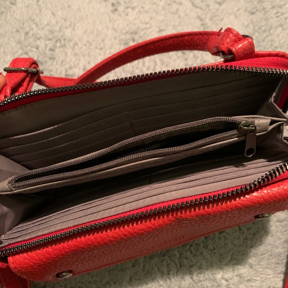 Crossbody - Picture 5 of 6
